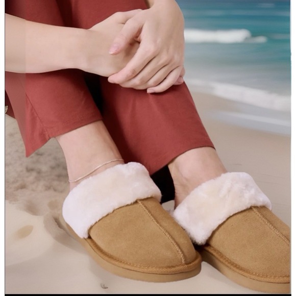 Minnetonka Shoes - Minnetonka Carefree Scuff Tan Suede Faux Fur Trim Mules size 7 NEW Womens